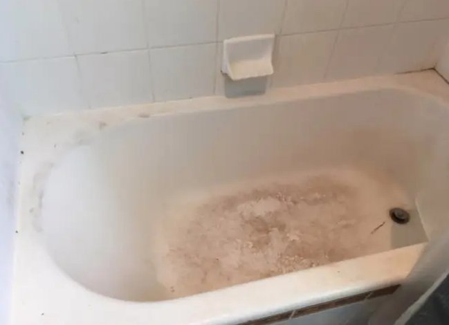 Bathtub with soap scum and grime before an Amelia Shine Cleaning Services deep clean